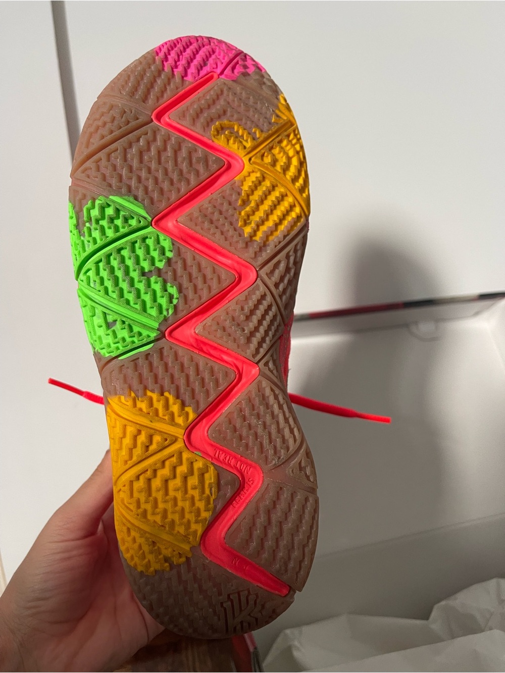 KYRIE 4 LUCKY CHARMS (GS)